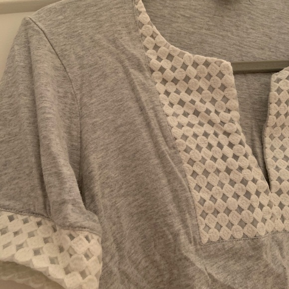 Short sleeve gray shirt with lace detail - Picture 2 of 4